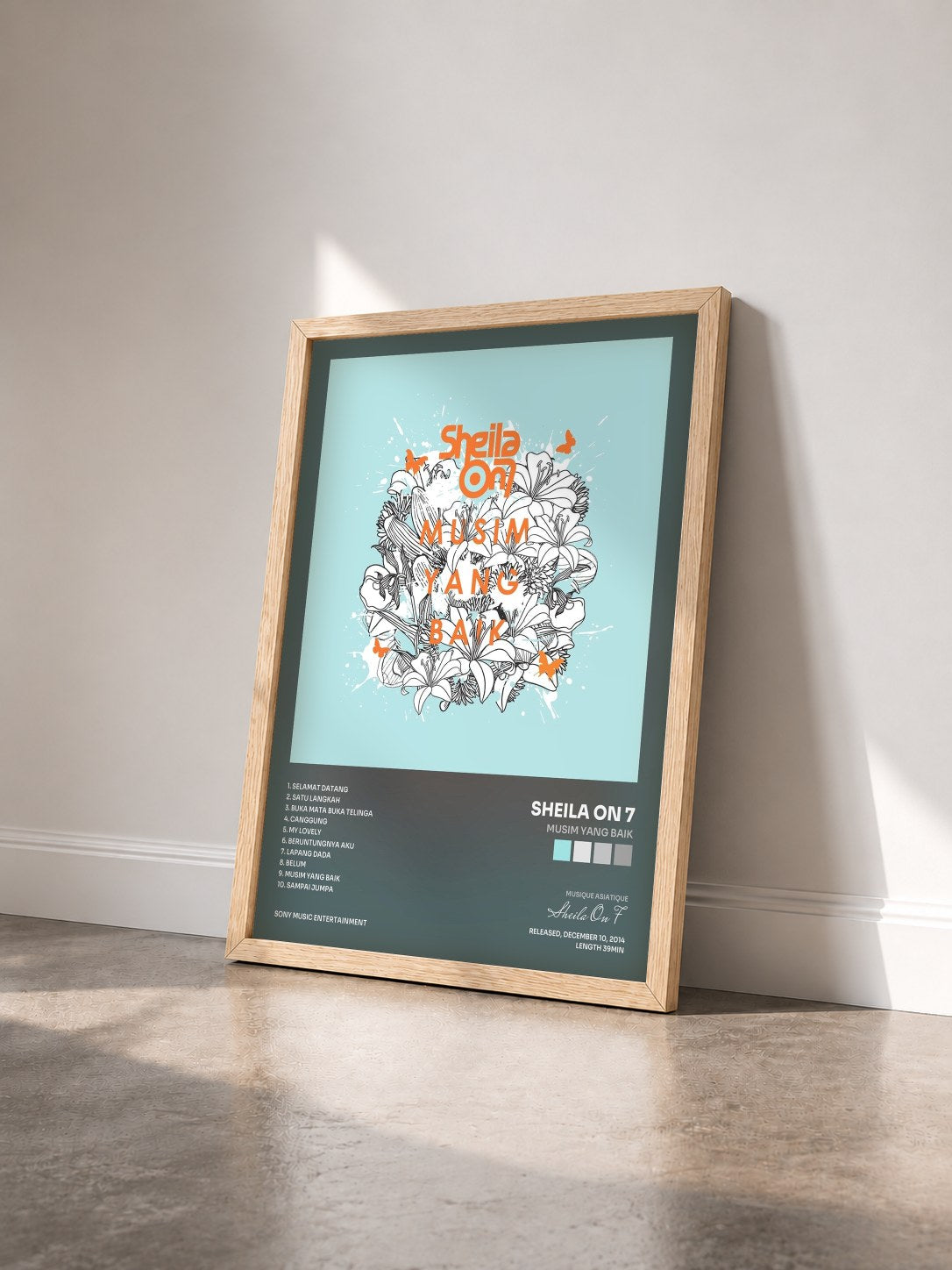 #bois Tableau de l'album Musim Yang Baik de Sheila On 7 vu de trois quarts, cadre en bois brut