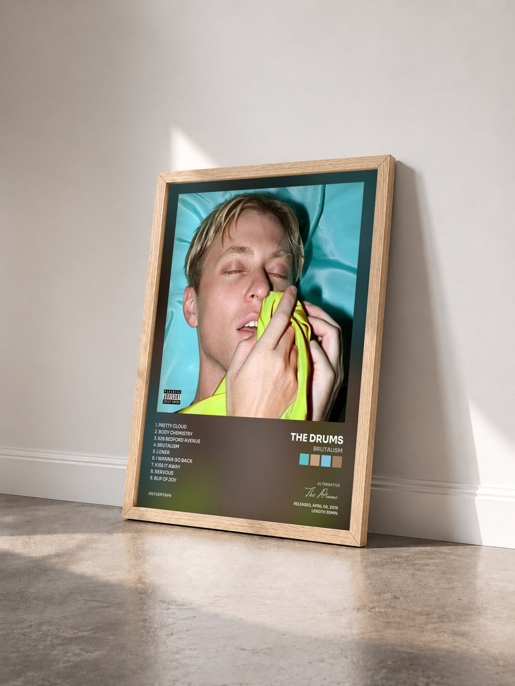 #bois Tableau de l'album Brutalism de The Drums vu de trois quarts, cadre en bois brut