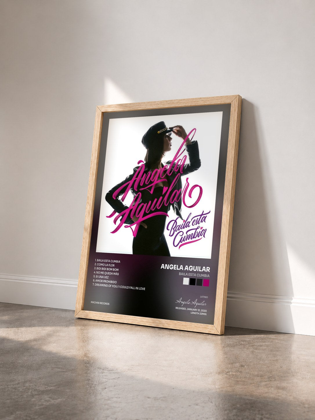 #bois Tableau de l'album Baila Esta Cumbia de Angela Aguilar vu de trois quarts, cadre en bois brut