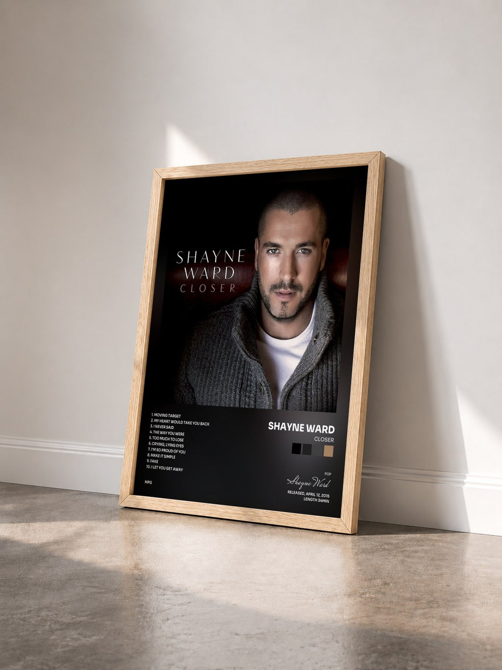 #bois Tableau de l'album Closer de Shayne Ward vu de trois quarts, cadre en bois brut