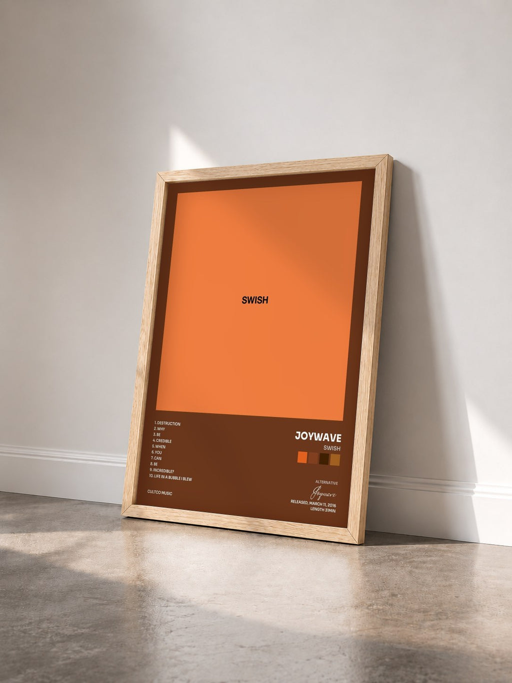 #bois Tableau de l'album SWISH de Joywave vu de trois quarts, cadre en bois brut