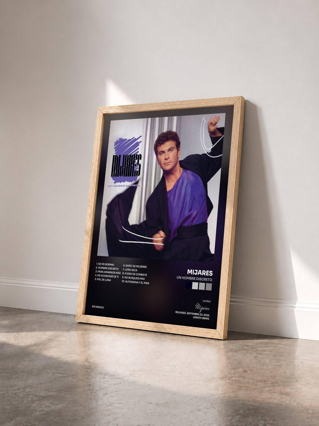 #bois Tableau de l'album Un Hombre Discreto de Mijares vu de trois quarts, cadre en bois brut