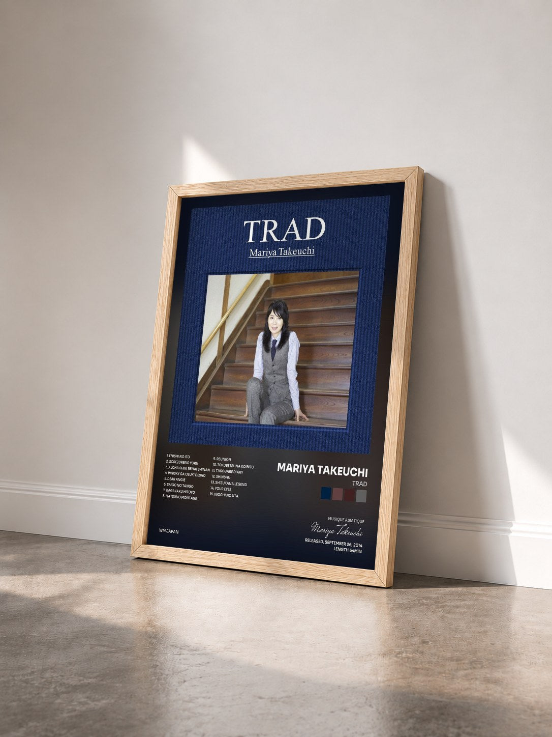 #bois Tableau de l'album TRAD de Mariya Takeuchi vu de trois quarts, cadre en bois brut