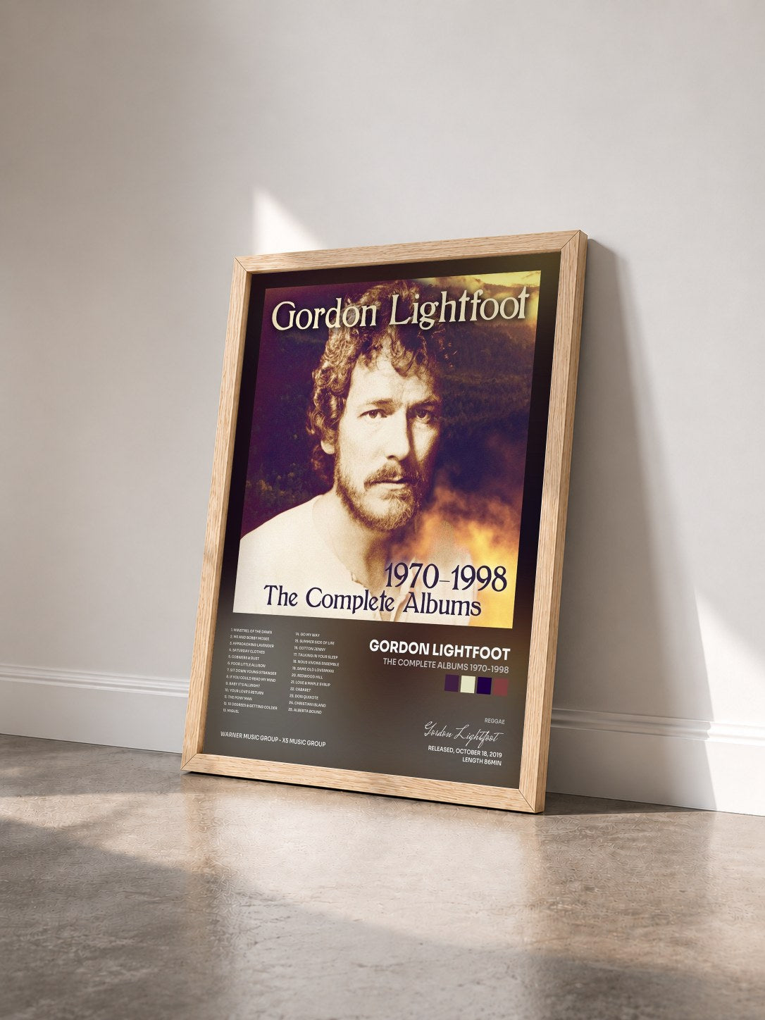 #bois Tableau de l'album The Complete Albums 1970-1998 de Gordon Lightfoot vu de trois quarts, cadre en bois brut