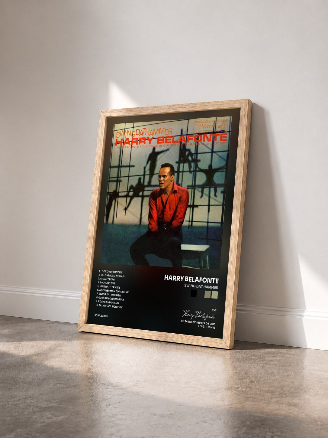 #bois Tableau de l'album Swing Dat Hammer de Harry Belafonte vu de trois quarts, cadre en bois brut