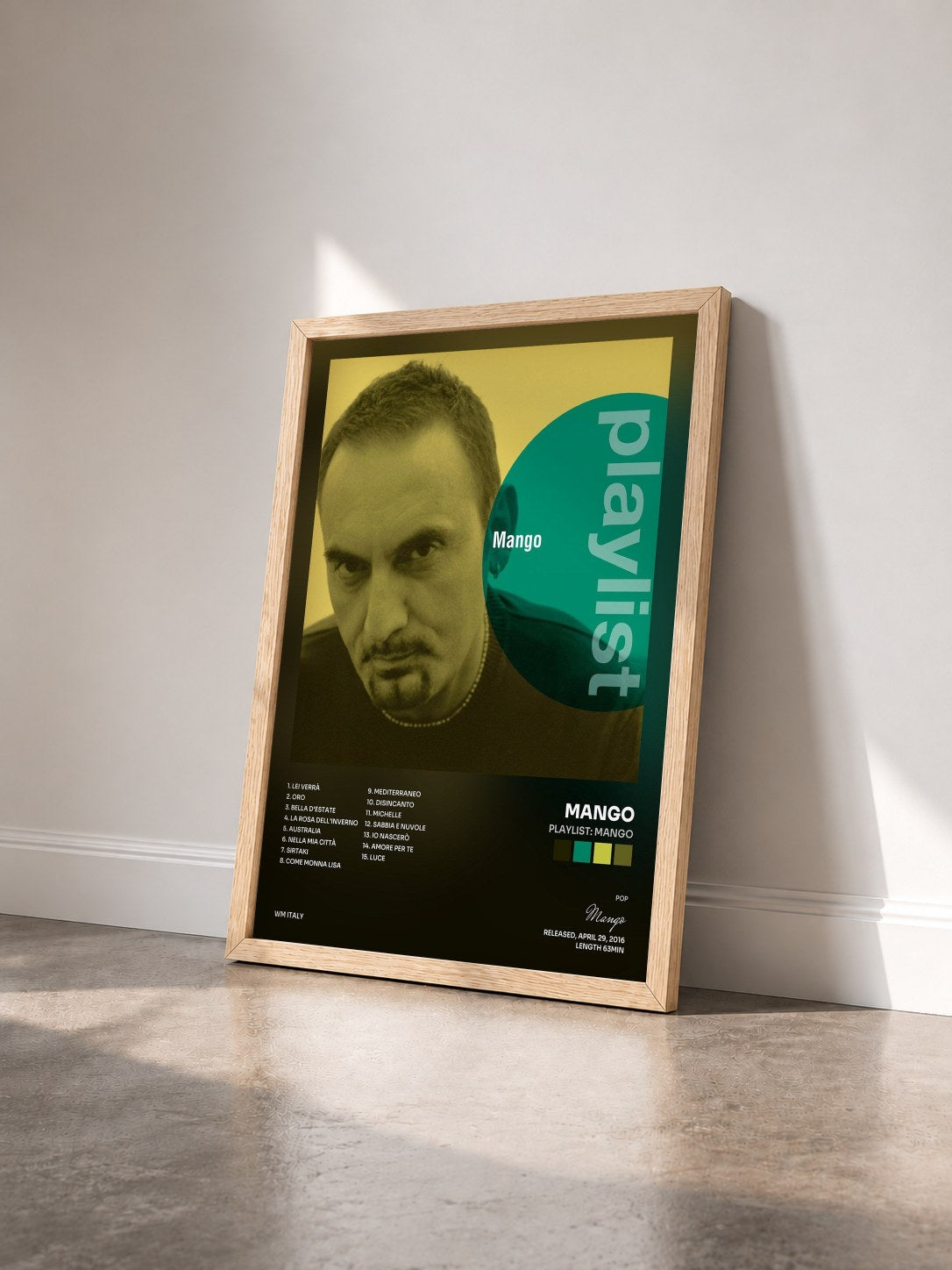 #bois Tableau de l'album Playlist: Mango de Mango vu de trois quarts, cadre en bois brut