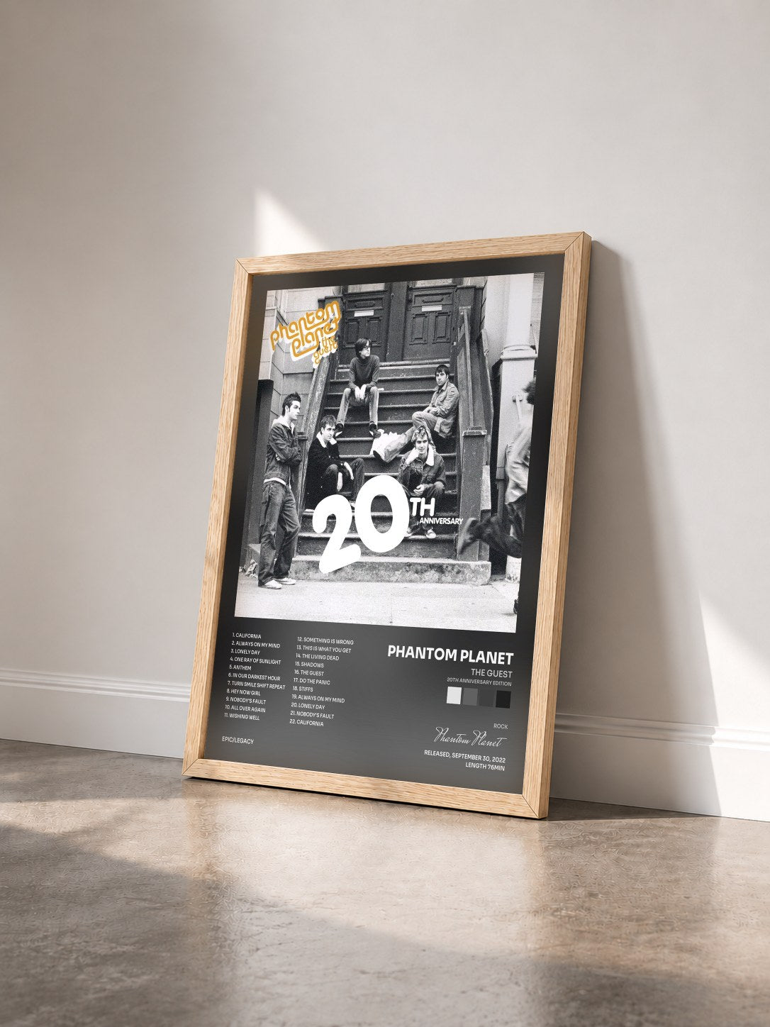 #bois Tableau de l'album The Guest (20th Anniversary Edition) de Phantom Planet vu de trois quarts, cadre en bois brut