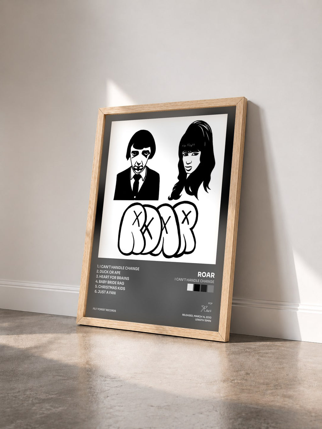#bois Tableau de l'album I Can't Handle Change de Roar vu de trois quarts, cadre en bois brut