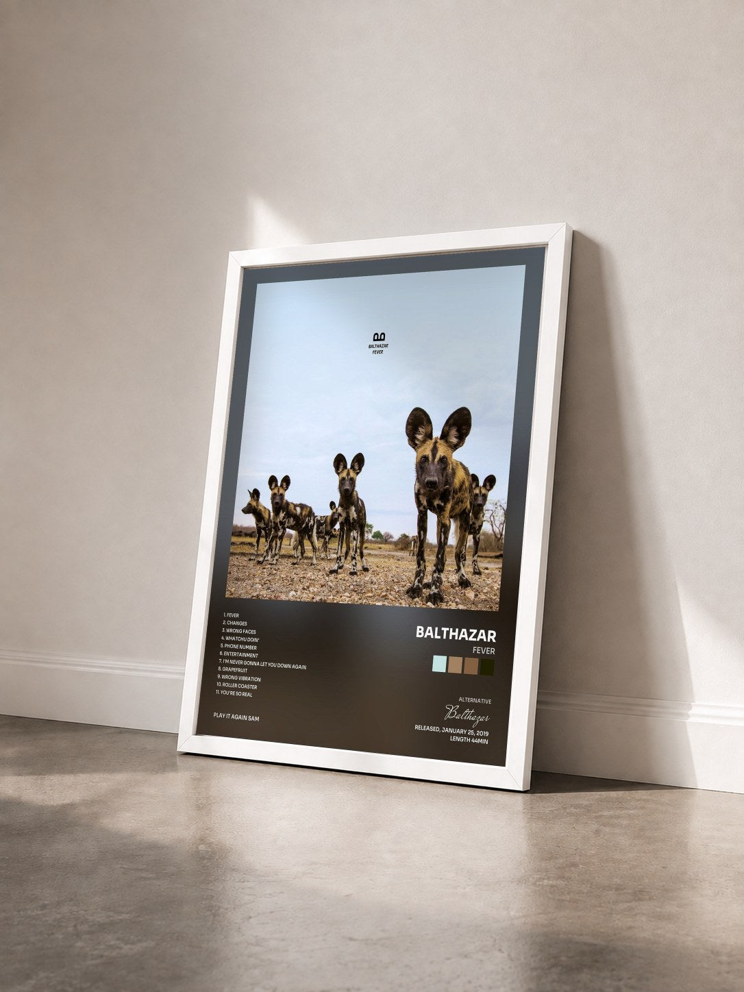 #blanc Tableau de l'album Fever de Balthazar vu de trois quarts, cadre blanc