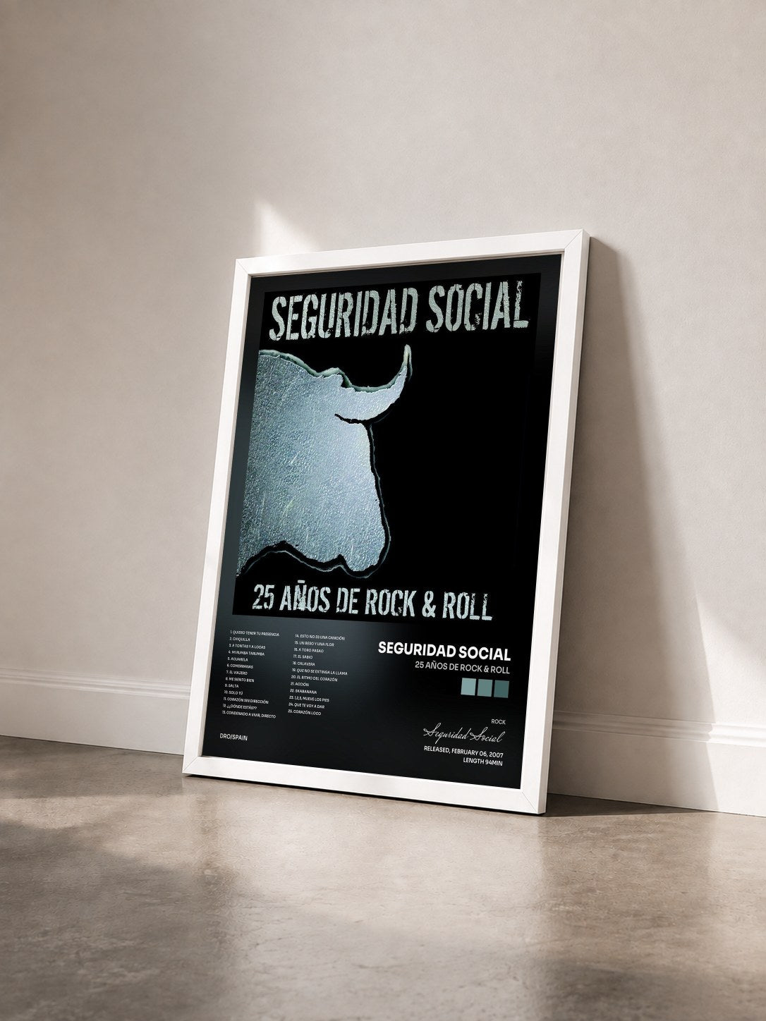#blanc Tableau de l'album 25 años de Rock & Roll de Seguridad Social vu de trois quarts, cadre blanc