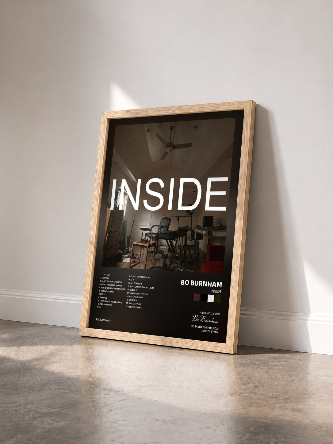 #bois Tableau de l'album INSIDE de Bo Burnham vu de trois quarts, cadre en bois brut