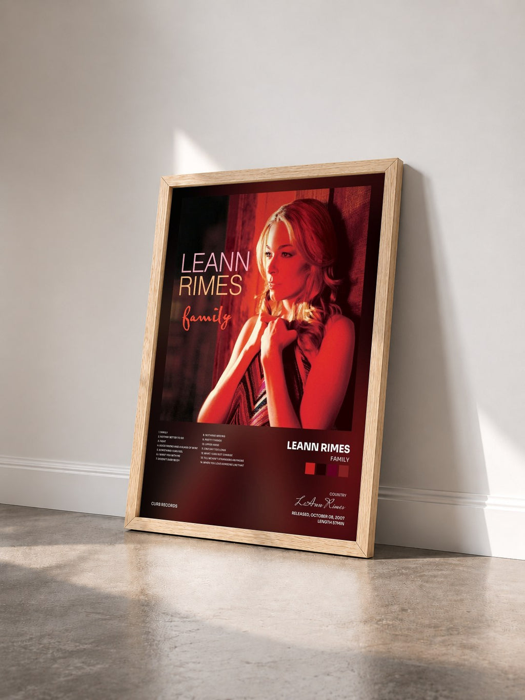 #bois Tableau de l'album Family de LeAnn Rimes vu de trois quarts, cadre en bois brut