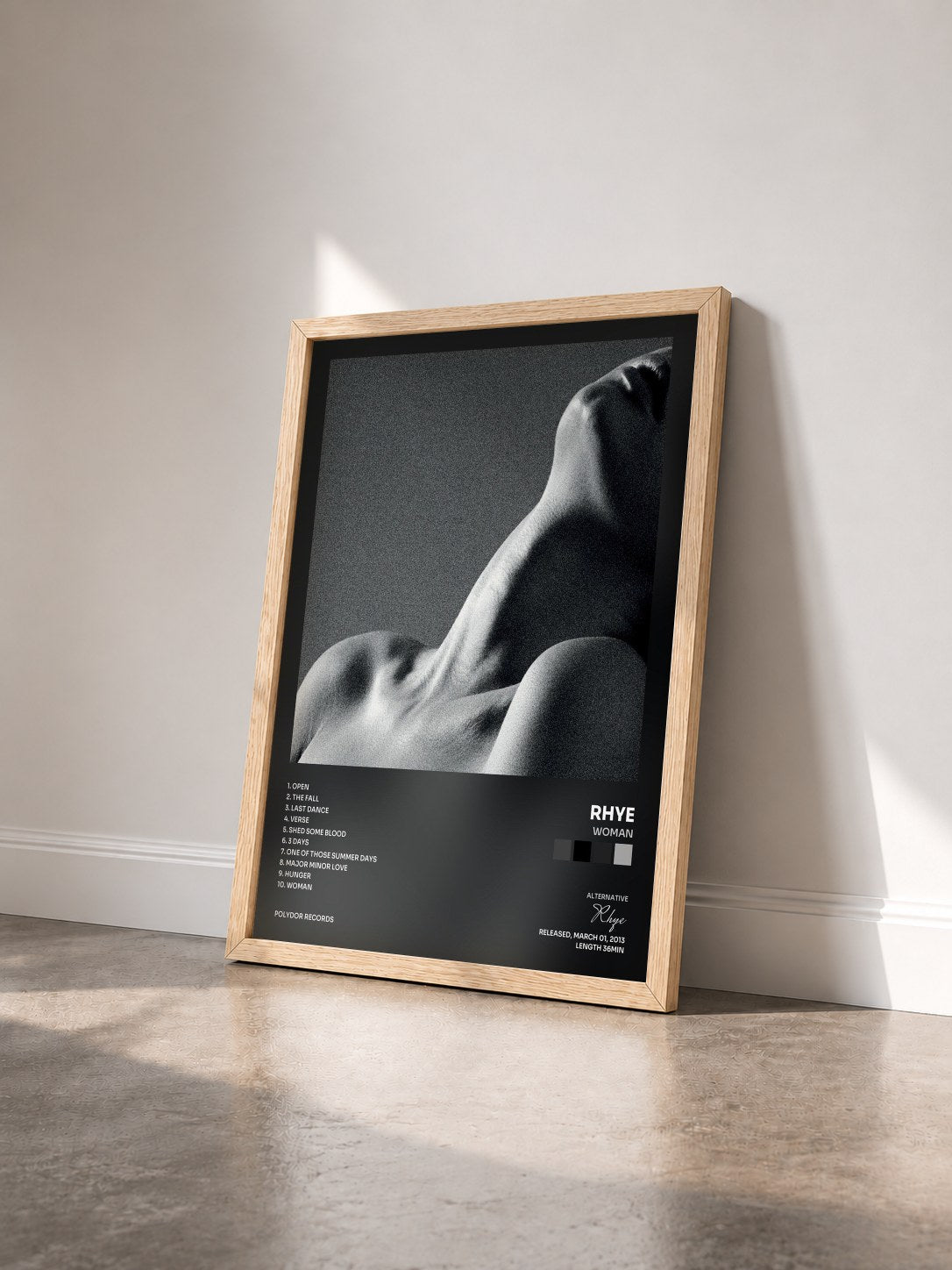 #bois Tableau de l'album Woman de Rhye vu de trois quarts, cadre en bois brut