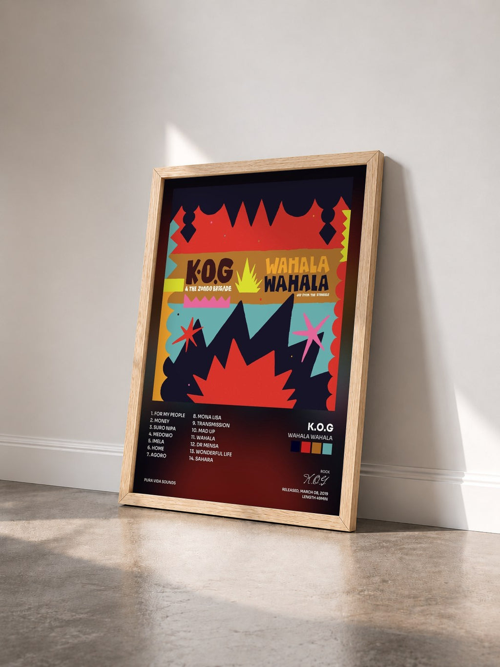 #bois Tableau de l'album Wahala Wahala de K.O.G vu de trois quarts, cadre en bois brut