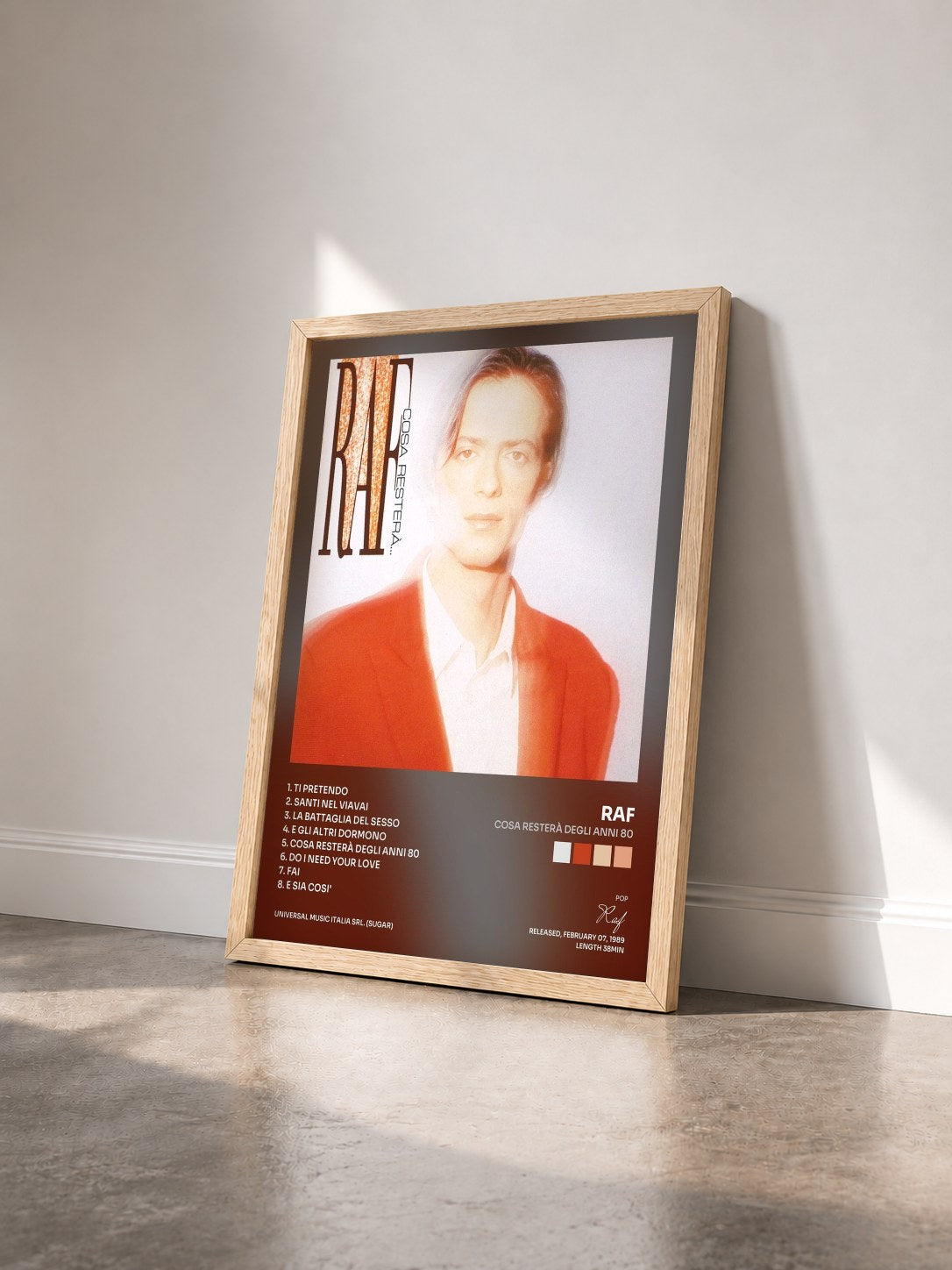 #bois Tableau de l'album Cosa resterà degli anni 80 de Raf vu de trois quarts, cadre en bois brut