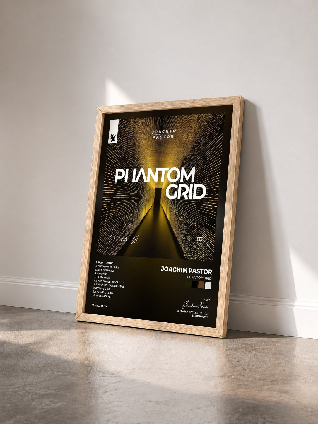 #bois Tableau de l'album PHANTOMGRID de Joachim Pastor vu de trois quarts, cadre en bois brut