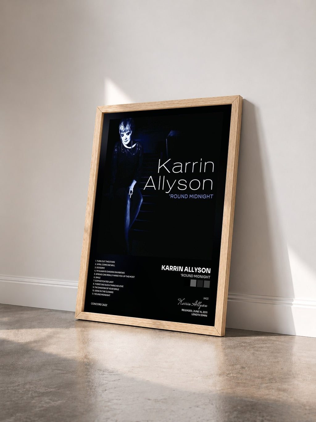 #bois Tableau de l'album 'Round Midnight de Karrin Allyson vu de trois quarts, cadre en bois brut