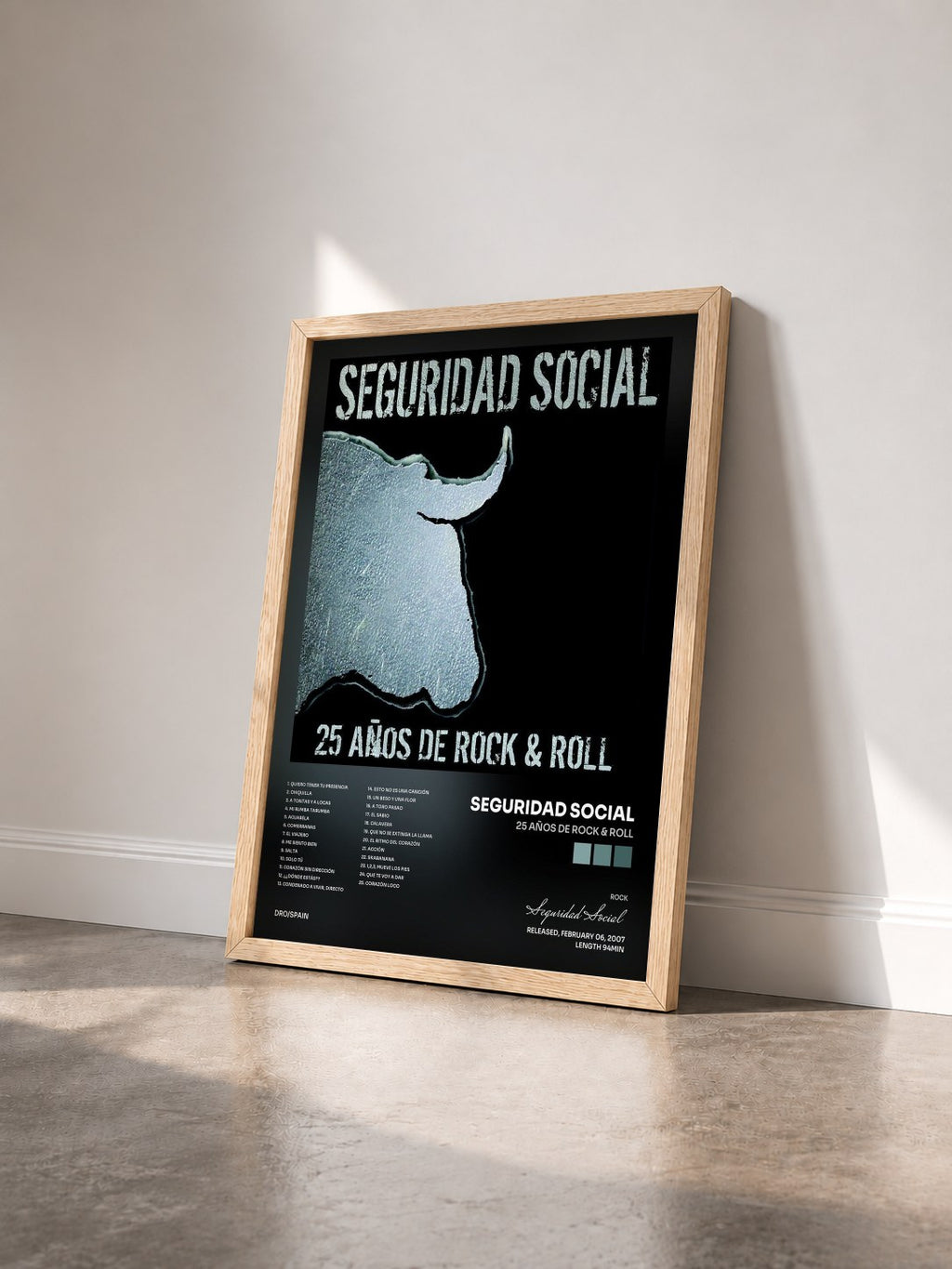 #bois Tableau de l'album 25 años de Rock & Roll de Seguridad Social vu de trois quarts, cadre en bois brut