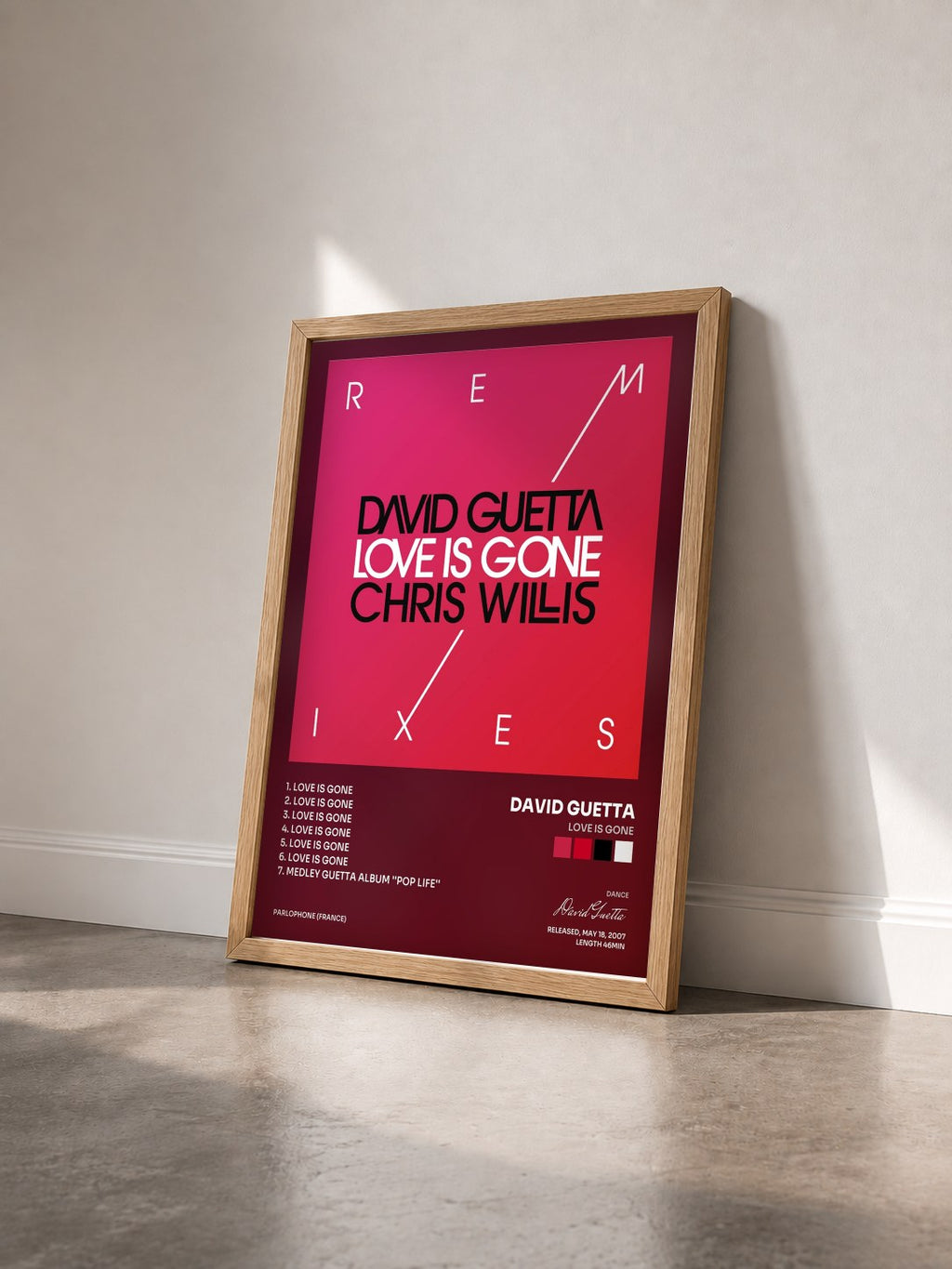 #bois Tableau de l'album Love Is Gone de David Guetta vu de trois quarts, cadre en bois brut
