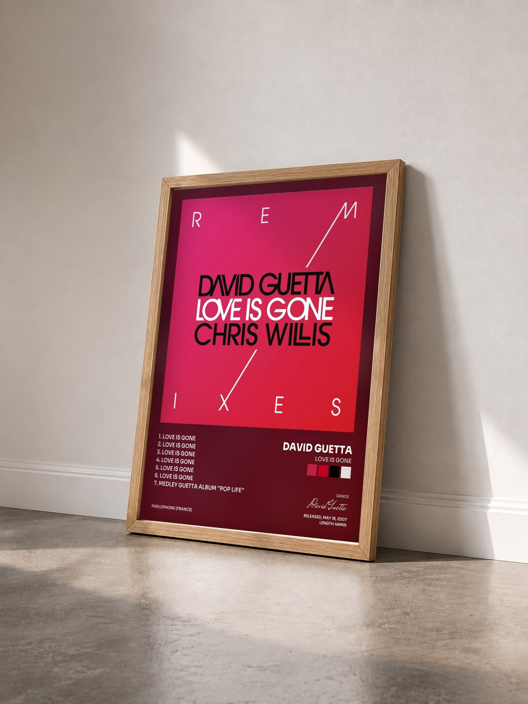 #bois Tableau de l'album Love Is Gone de David Guetta vu de trois quarts, cadre en bois brut