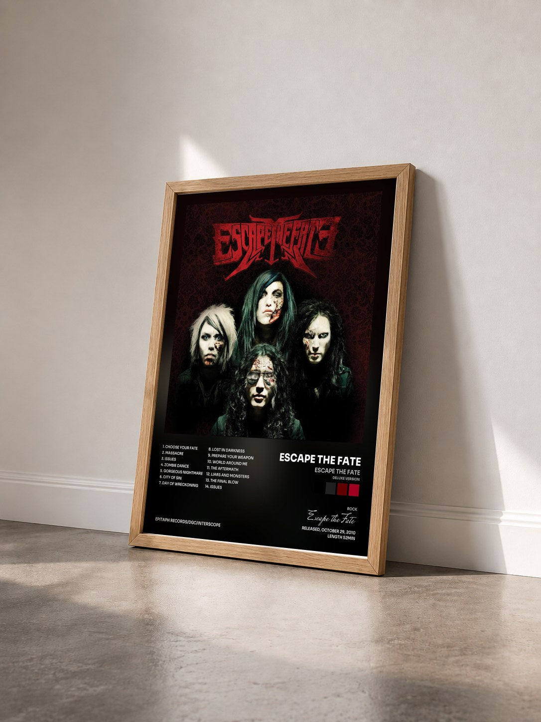 #bois Tableau de l'album Escape The Fate (Deluxe Version) de Escape the Fate vu de trois quarts, cadre en bois brut
