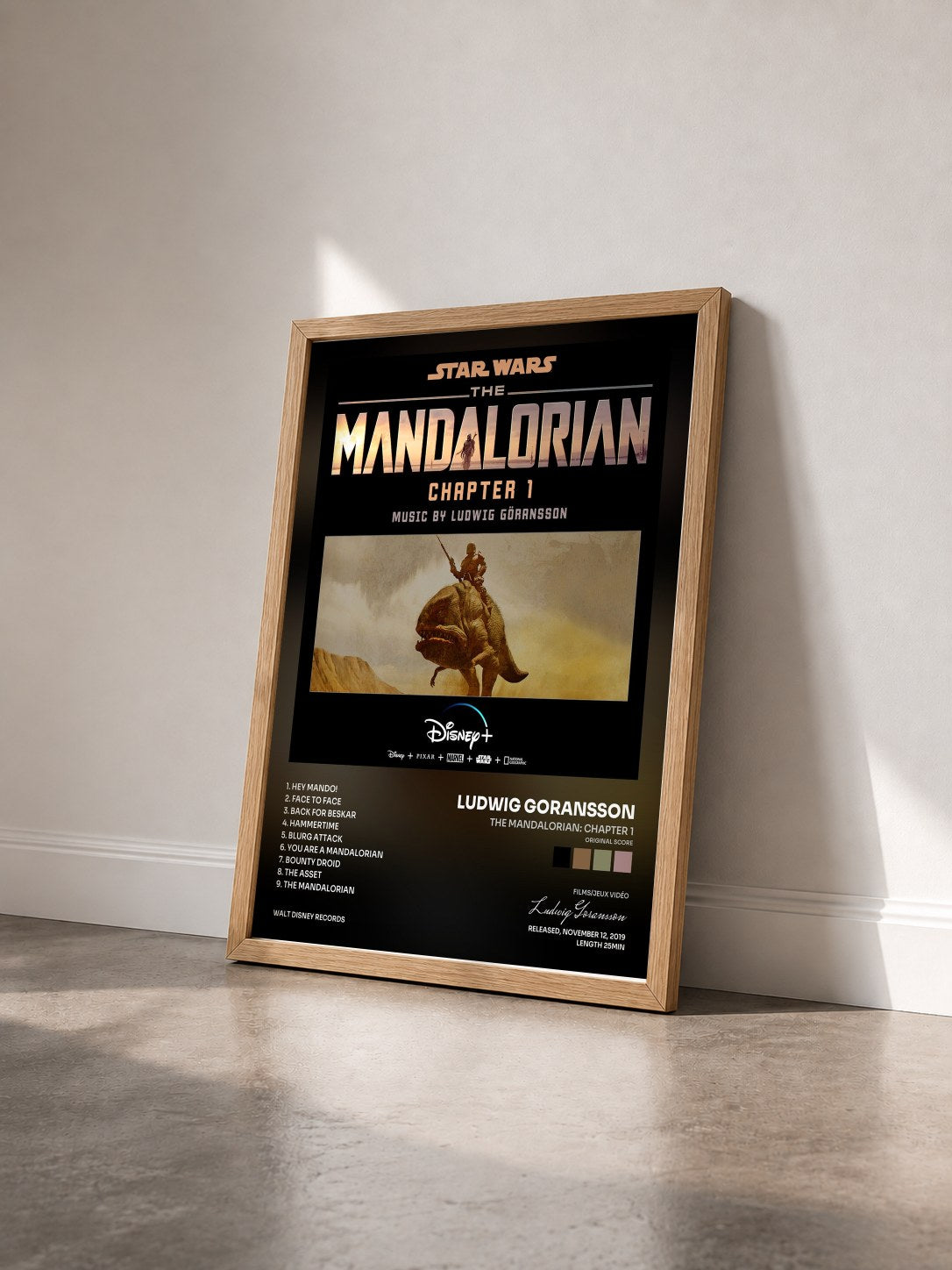 #bois Tableau de l'album The Mandalorian: Chapter 1 (Original Score) de Ludwig Goransson vu de trois quarts, cadre en bois brut