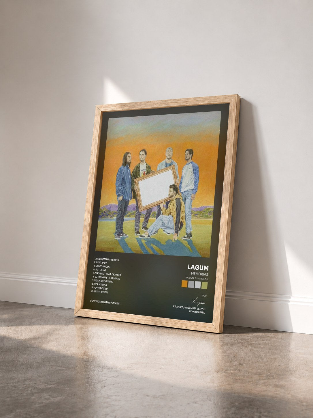 #bois Tableau de l'album MEMÓRIAS (de onde eu nunca fui) de Lagum vu de trois quarts, cadre en bois brut