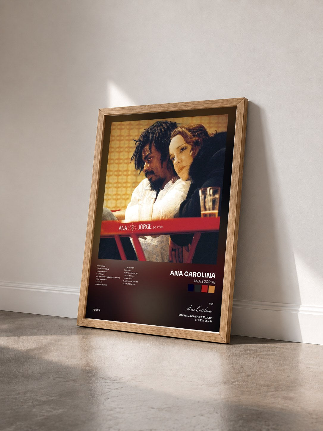 #bois Tableau de l'album Ana E Jorge de Ana Carolina vu de trois quarts, cadre en bois brut