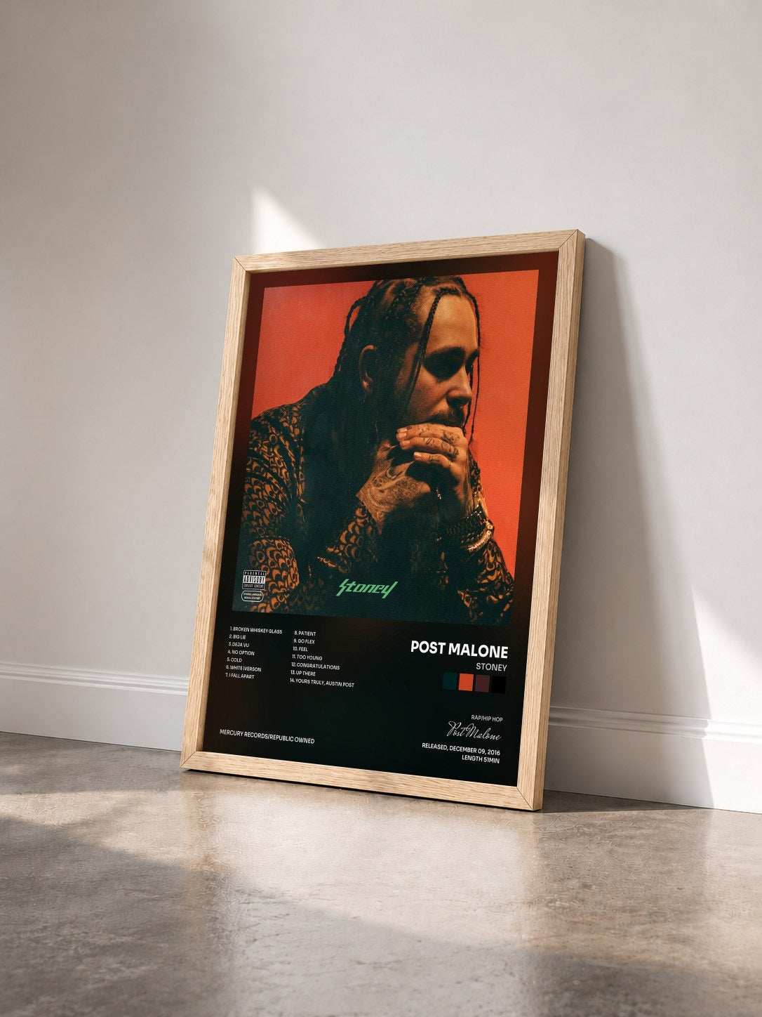 #bois Tableau de l'album Stoney de Post Malone vu de trois quarts, cadre en bois brut