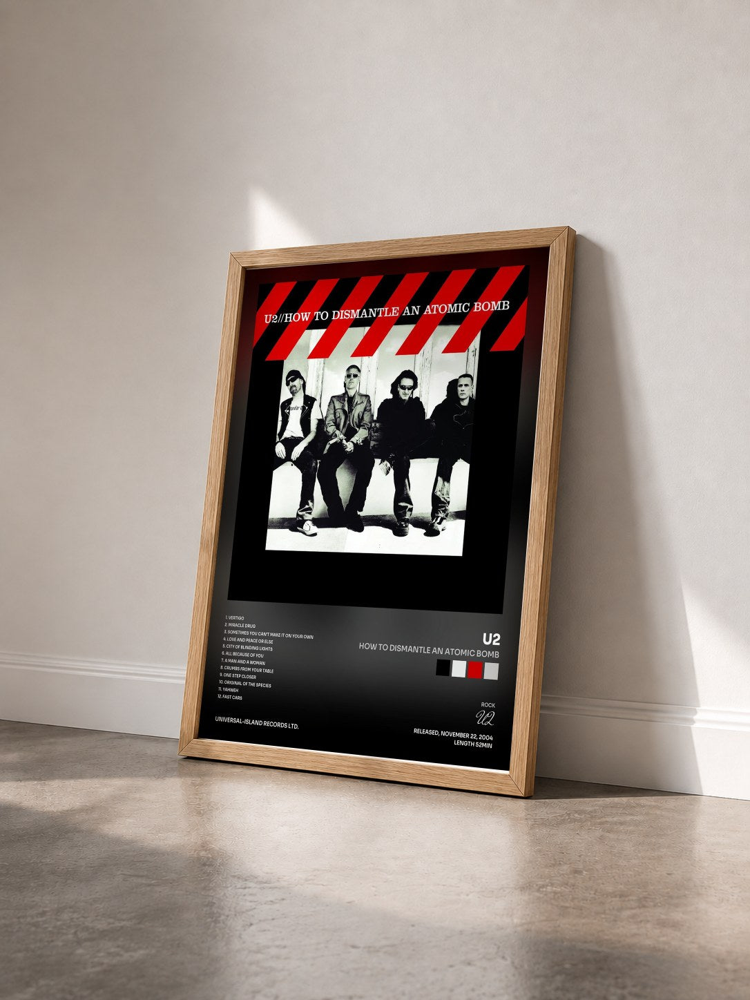 #bois Tableau de l'album How To Dismantle An Atomic Bomb de U2 vu de trois quarts, cadre en bois brut