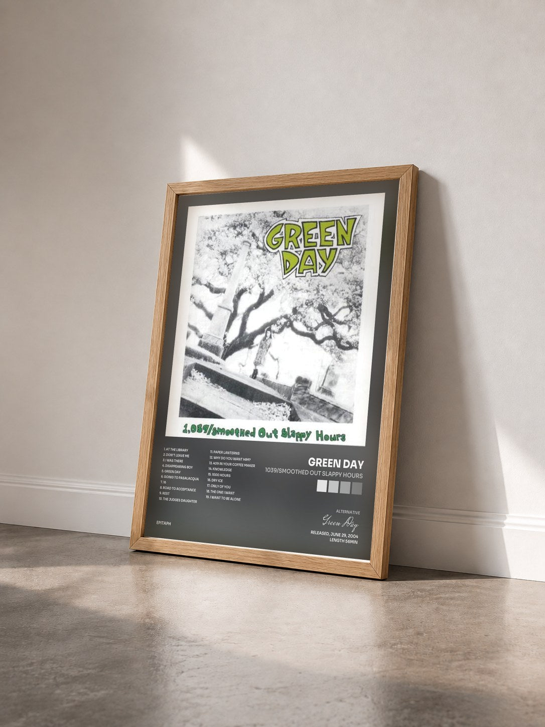 #bois Tableau de l'album 1039/Smoothed Out Slappy Hours de Green Day vu de trois quarts, cadre en bois brut