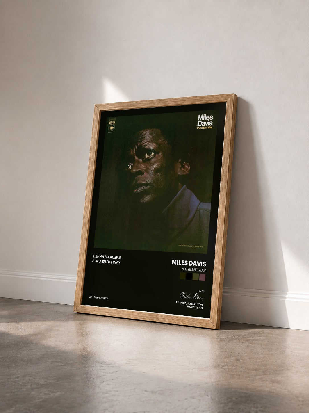 #bois Tableau de l'album In A Silent Way de Miles Davis vu de trois quarts, cadre en bois brut