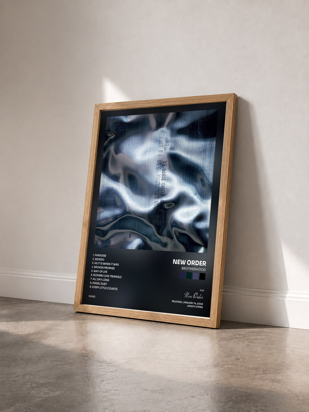 #bois Tableau de l'album Brotherhood de New Order vu de trois quarts, cadre en bois brut
