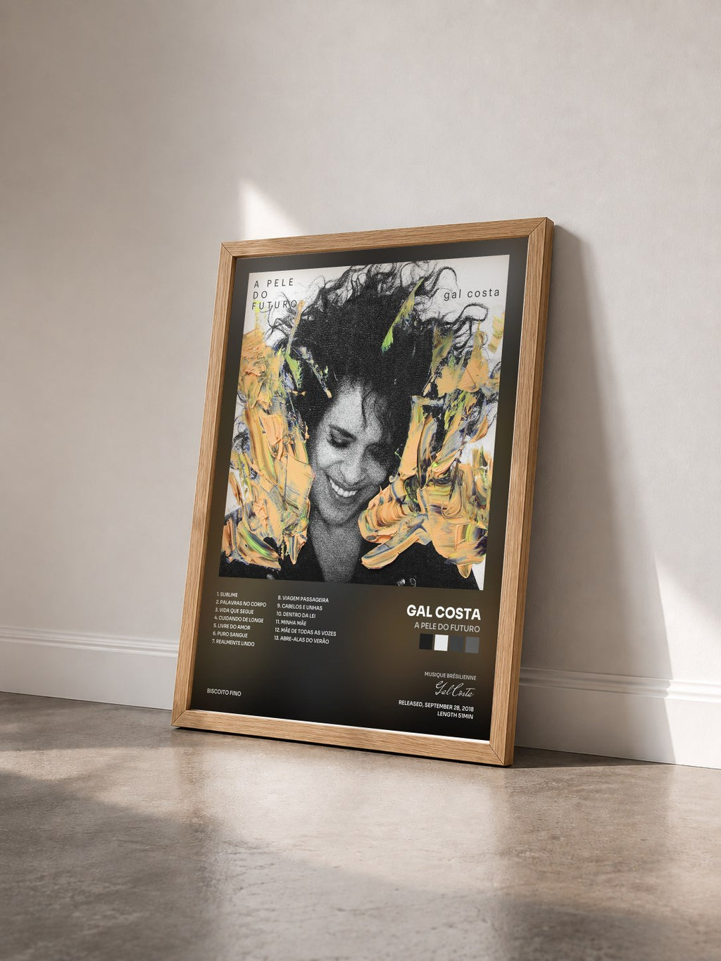 #bois Tableau de l'album A Pele do Futuro de Gal Costa vu de trois quarts, cadre en bois brut