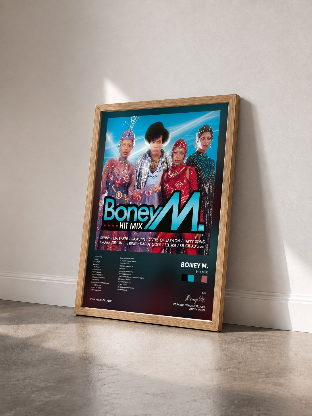 #bois Tableau de l'album Hit Mix de Boney M. vu de trois quarts, cadre en bois brut