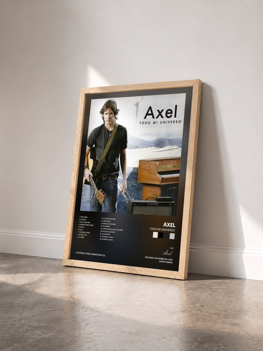 #bois Tableau de l'album Todo Mi Universo de Axel vu de trois quarts, cadre en bois brut