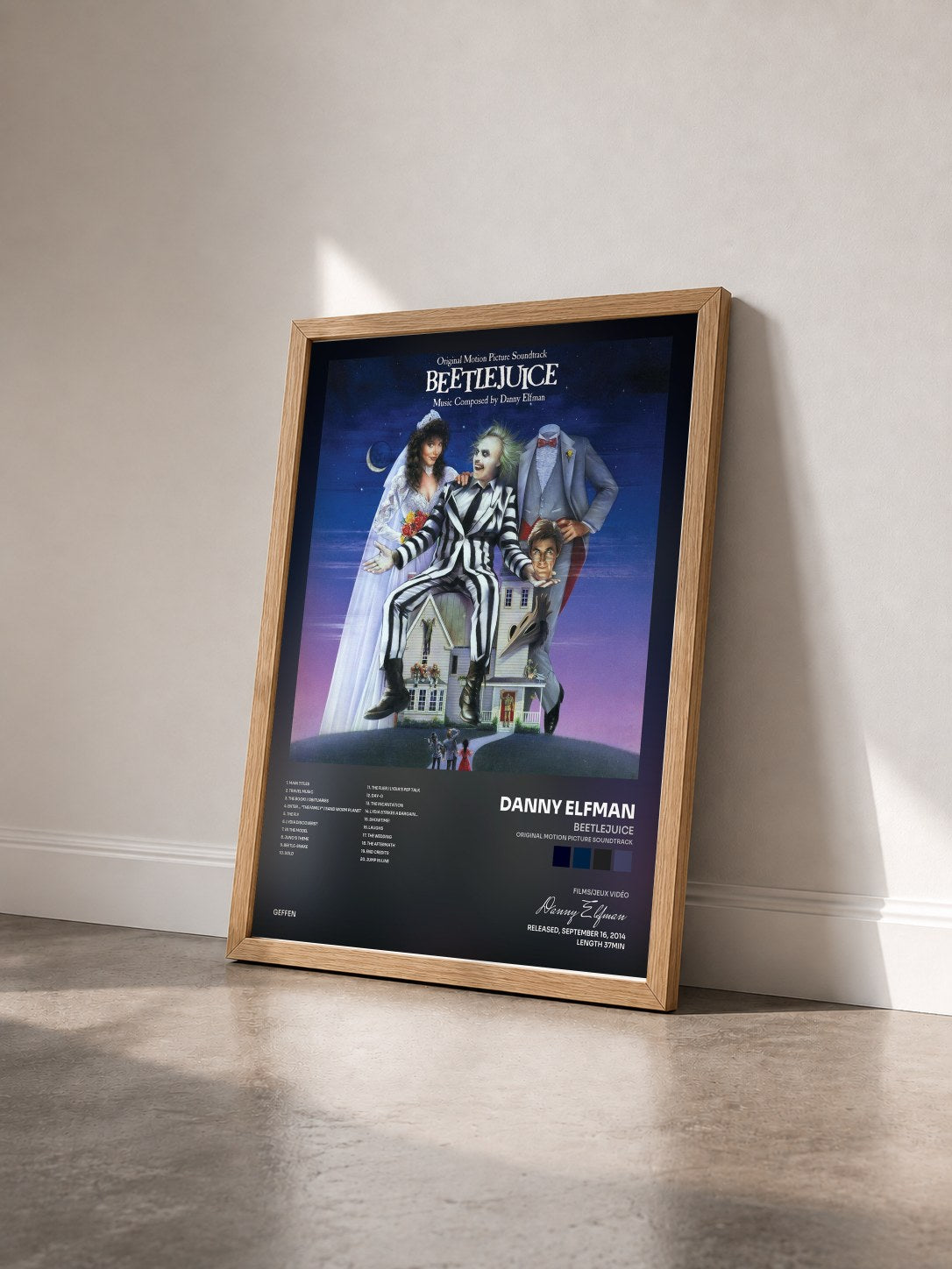 #bois Tableau de l'album Beetlejuice (Original Motion Picture Soundtrack) de Danny Elfman vu de trois quarts, cadre en bois brut