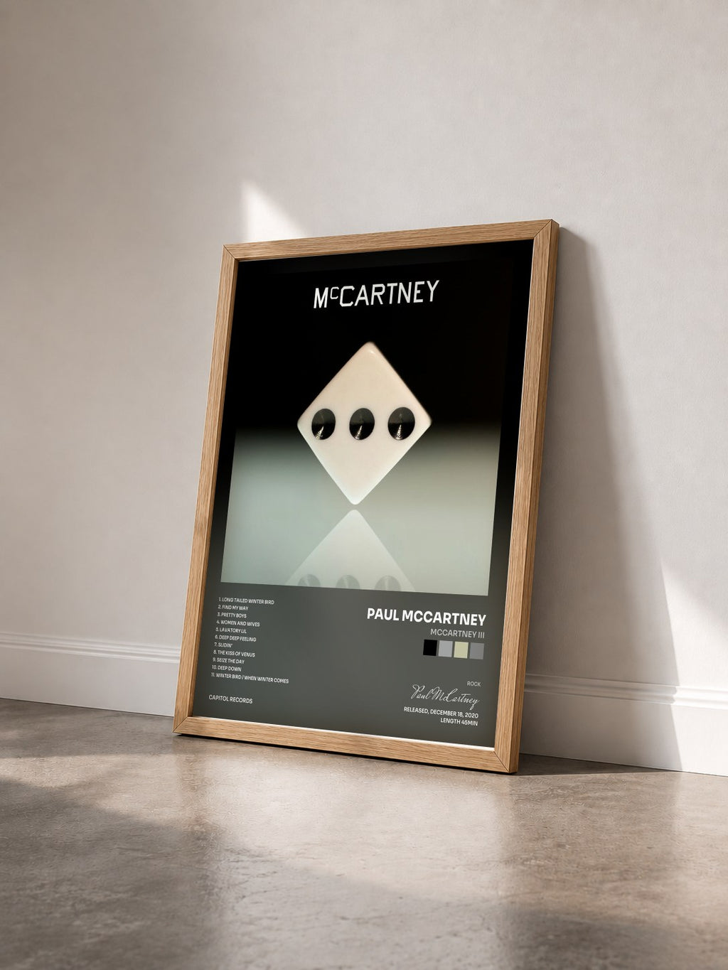 #bois Tableau de l'album McCartney III de Paul McCartney vu de trois quarts, cadre en bois brut
