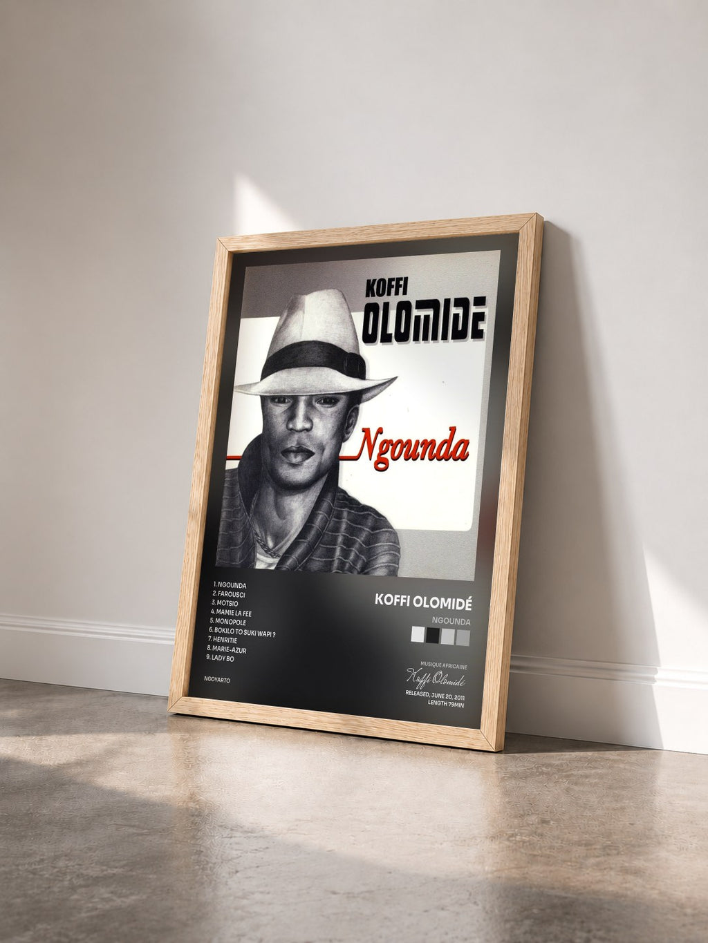 #bois Tableau de l'album Ngounda de Koffi Olomidé vu de trois quarts, cadre en bois brut