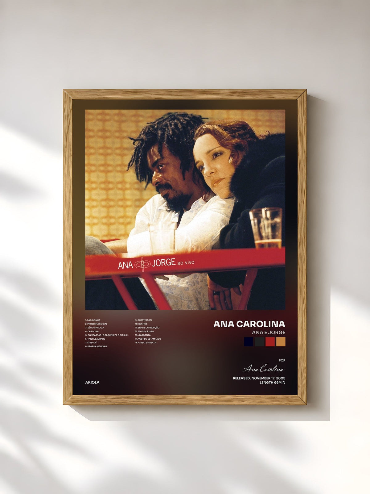 #bois Tableau de l'album Ana E Jorge de Ana Carolina, cadre en bois brut, imprimé et encadré en France