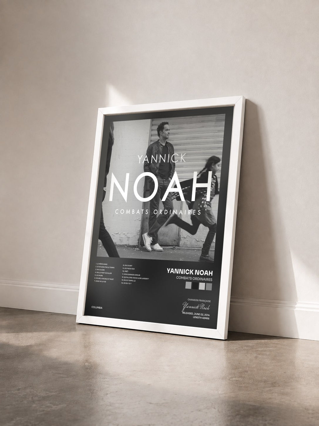 #blanc Tableau de l'album Combats Ordinaires de Yannick Noah vu de trois quarts, cadre blanc