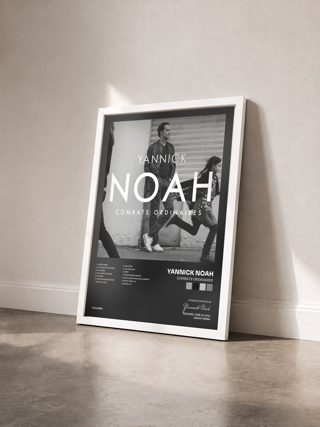 #blanc Tableau de l'album Combats Ordinaires de Yannick Noah vu de trois quarts, cadre blanc