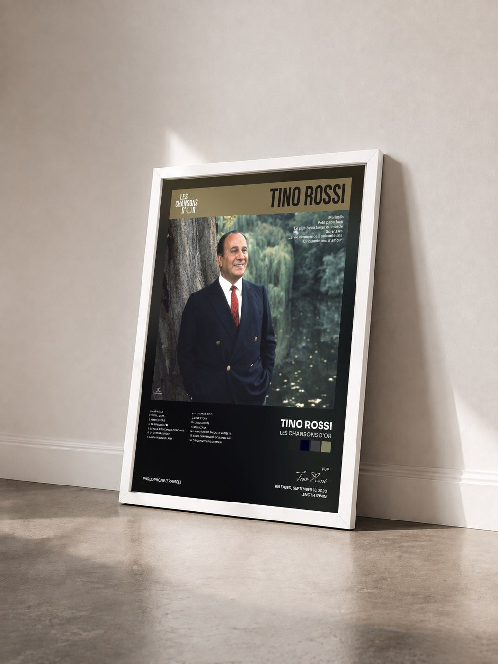#blanc Tableau de l'album Les chansons d'or de Tino Rossi vu de trois quarts, cadre blanc