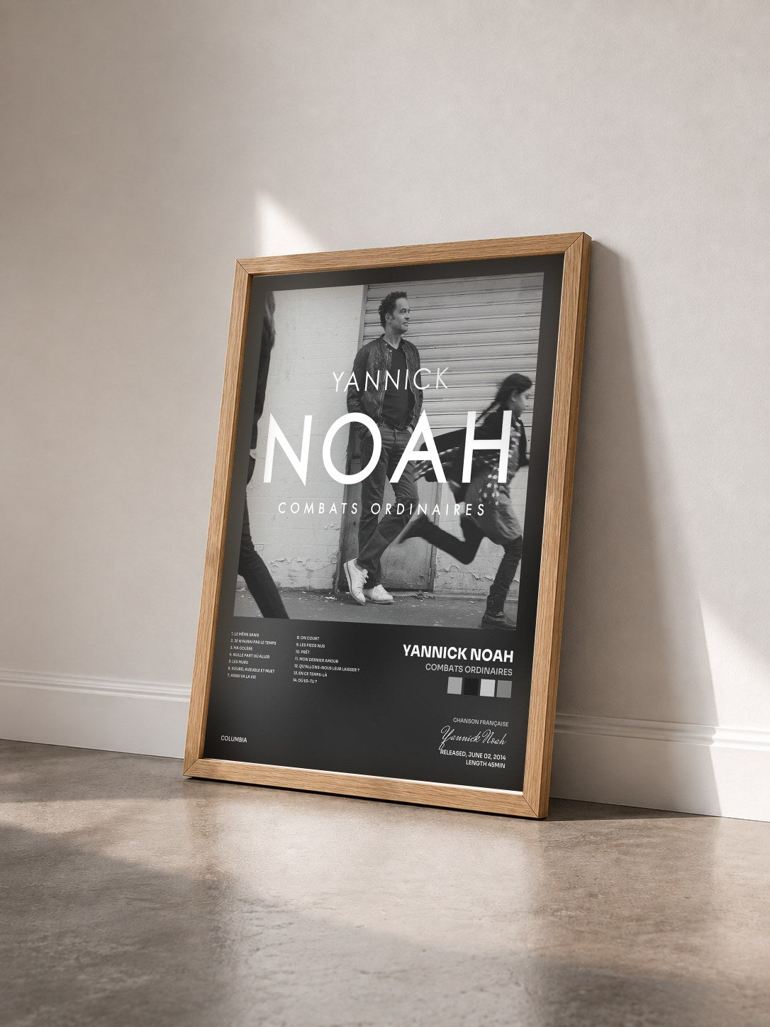 #bois Tableau de l'album Combats Ordinaires de Yannick Noah vu de trois quarts, cadre en bois brut