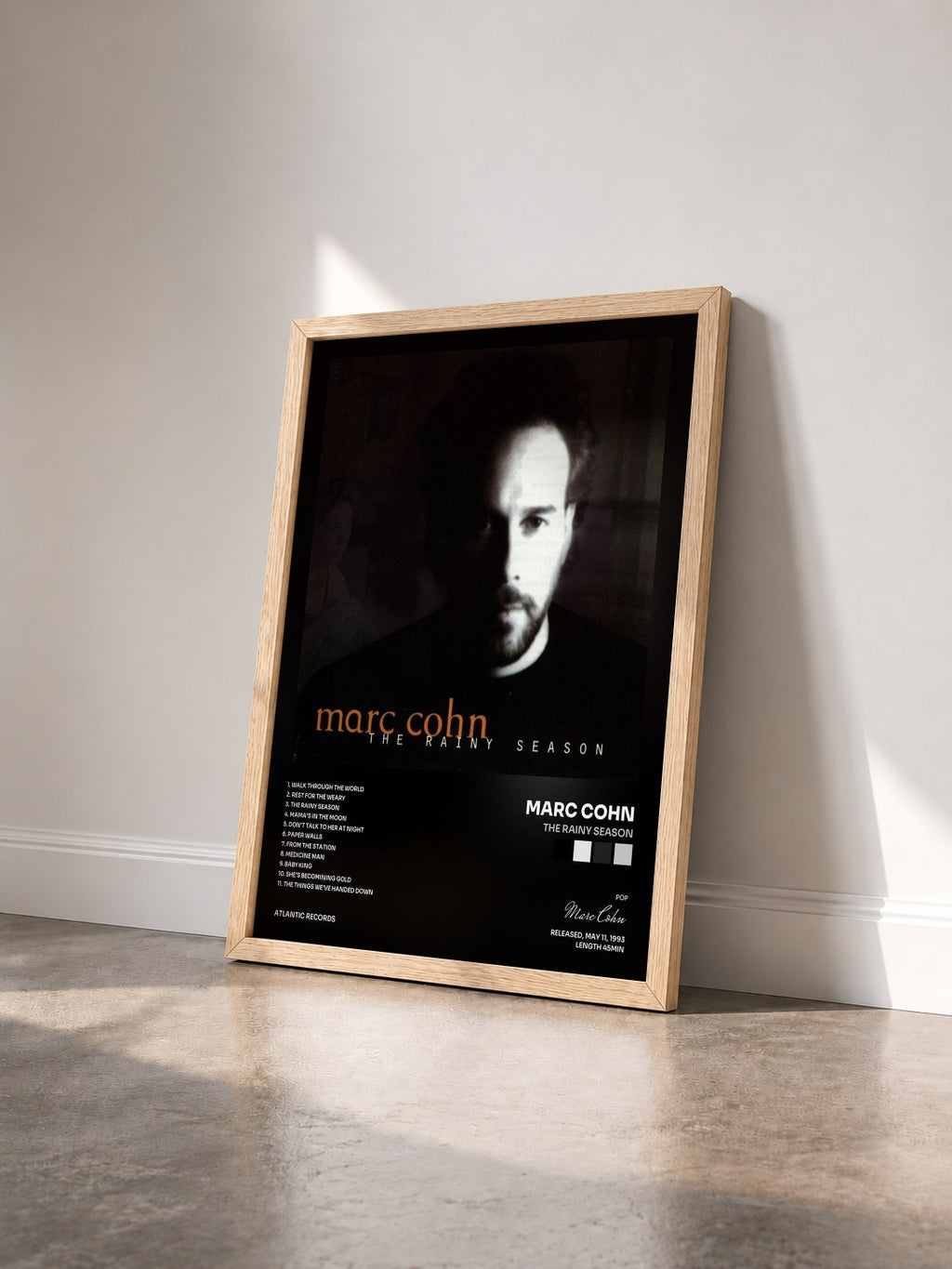 #bois Tableau de l'album The Rainy Season de Marc Cohn vu de trois quarts, cadre en bois brut