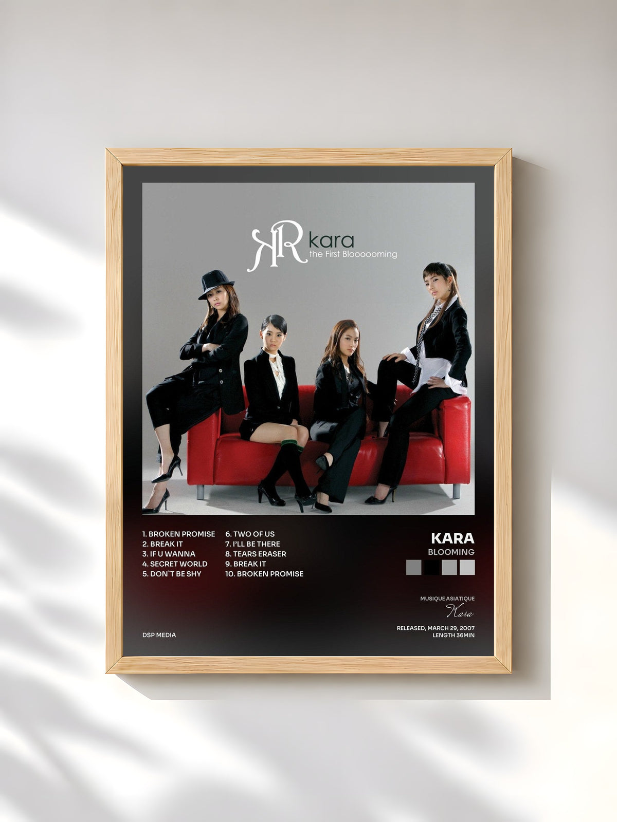 #bois Tableau de l'album Blooming de Kara, cadre en bois brut, imprimé et encadré en France