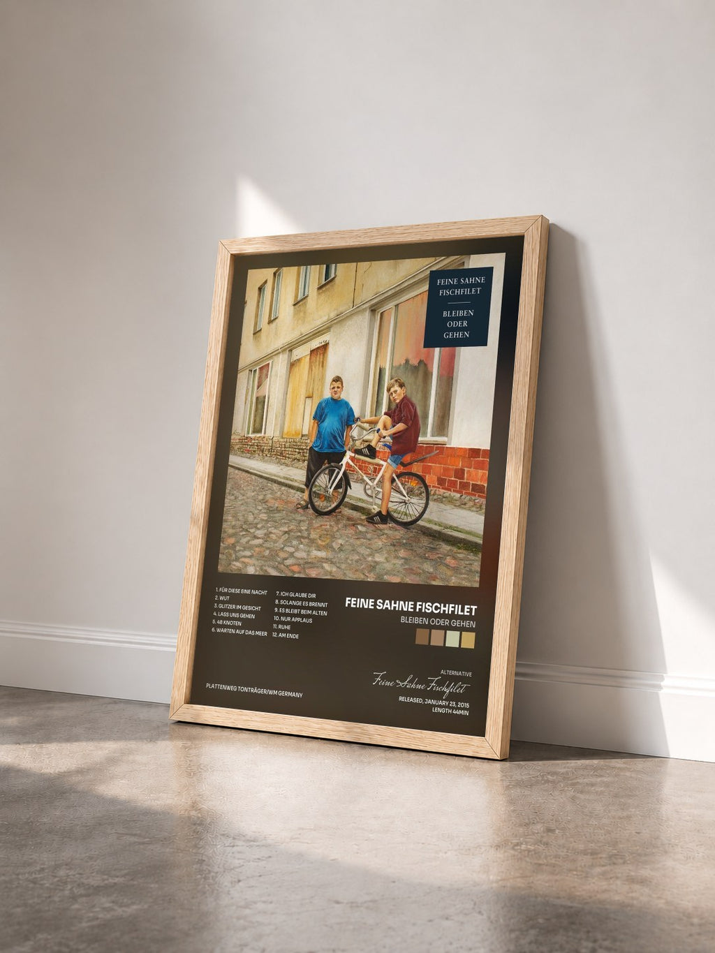 #bois Tableau de l'album Bleiben oder gehen de Feine Sahne Fischfilet vu de trois quarts, cadre en bois brut