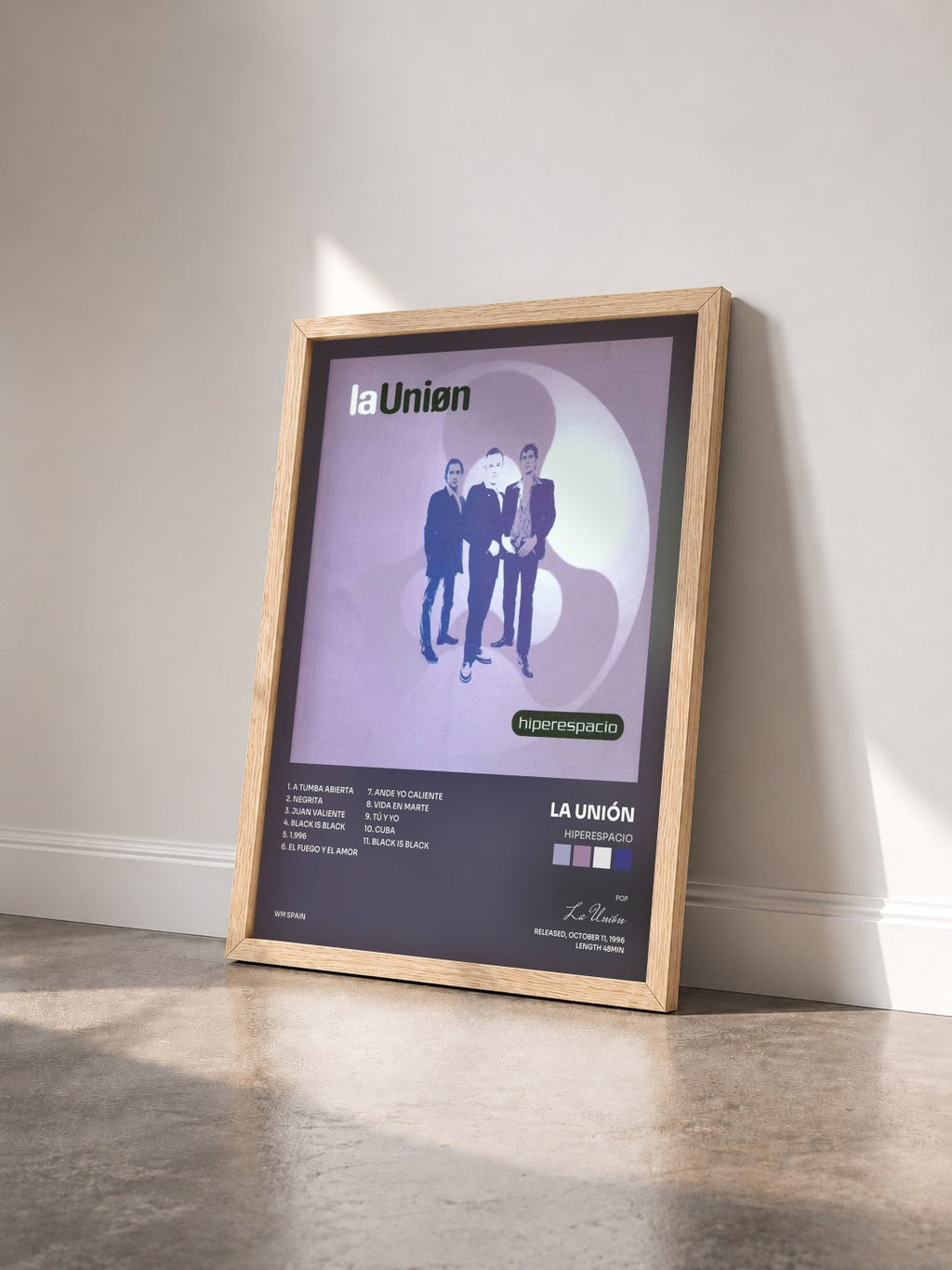 #bois Tableau de l'album Hiperespacio de La Unión vu de trois quarts, cadre en bois brut