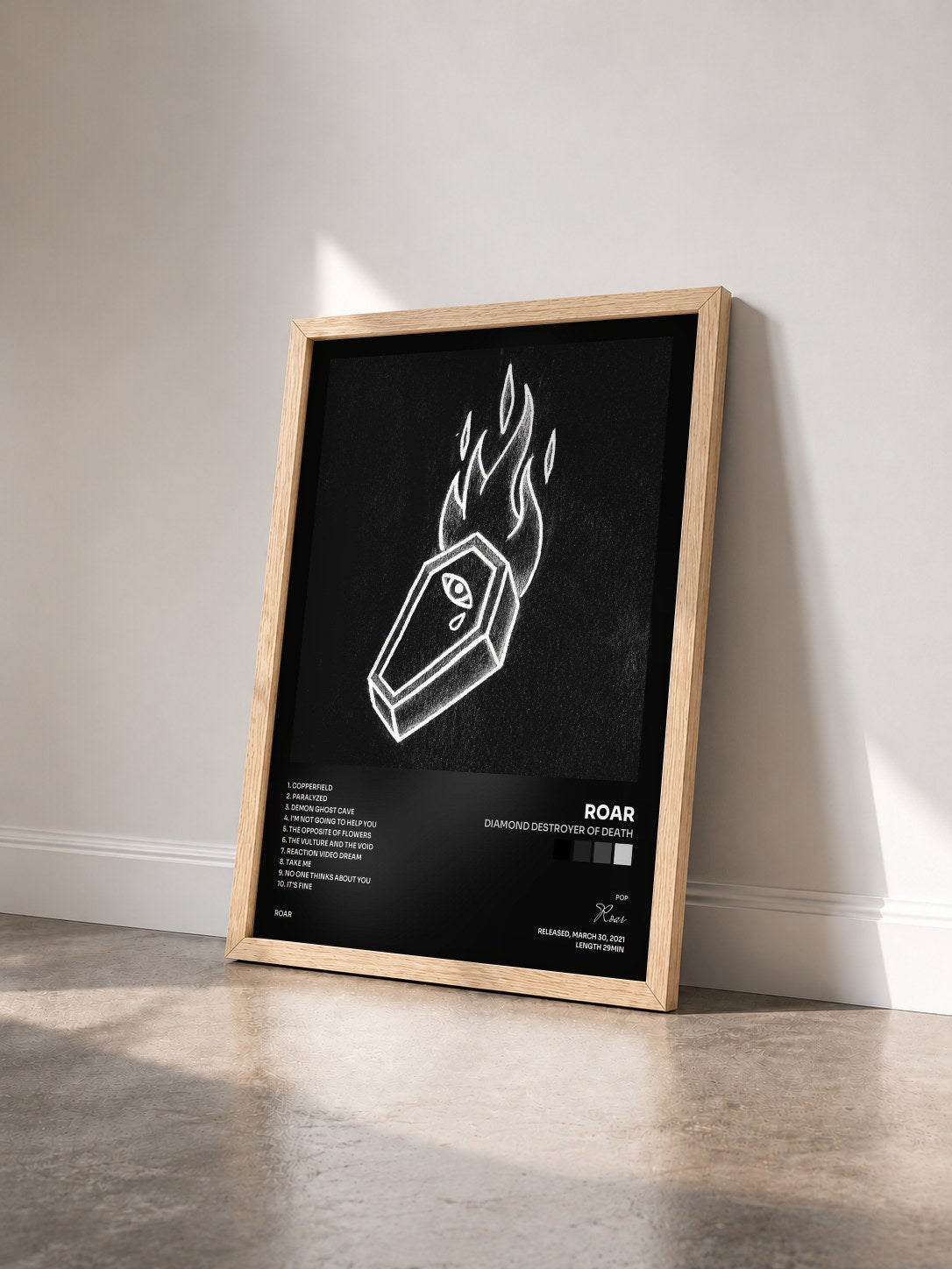#bois Tableau de l'album Diamond Destroyer of Death de Roar vu de trois quarts, cadre en bois brut