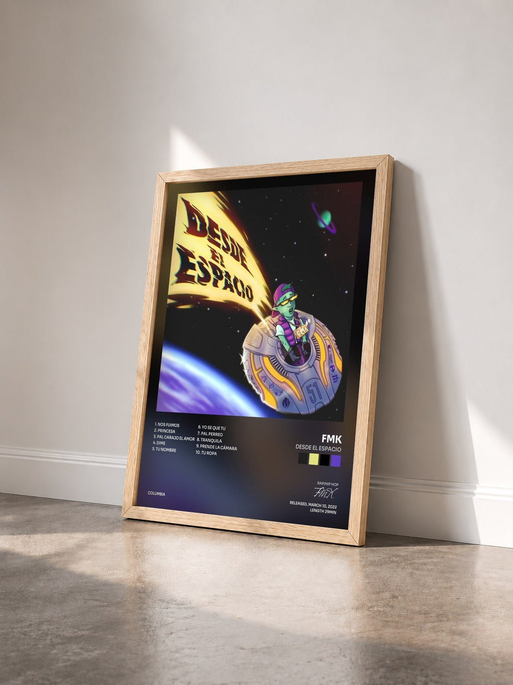 #bois Tableau de l'album Desde el Espacio de FMK vu de trois quarts, cadre en bois brut